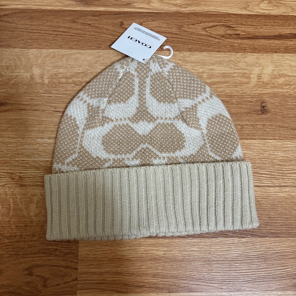 NWT Coach Women’s Jumbo Signature C Beanie